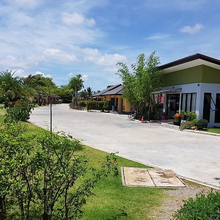 Nicasio Hotel Chumphon Bagian luar foto